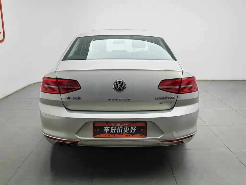 2018 Volkswagen Passat 330TSI DSG Leading Edition — миниатюра 4