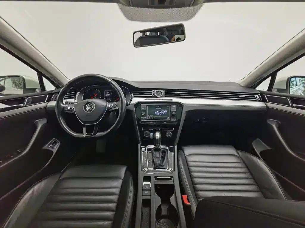 2018 Volkswagen Passat 330TSI DSG Leading Edition — миниатюра 5