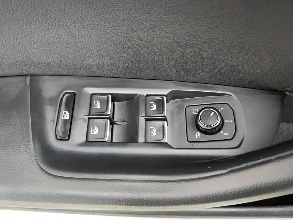 2018 Volkswagen Passat 330TSI DSG Leading Edition — миниатюра 9