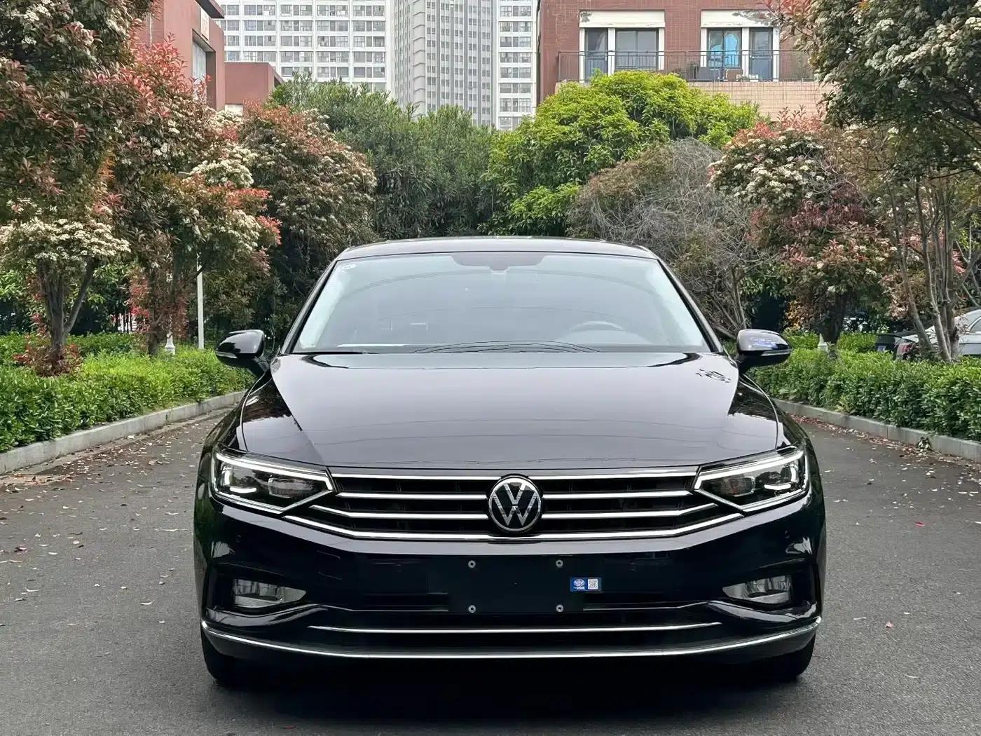 2020 Volkswagen Passat 330TSI DSG Leading Edition — миниатюра 1