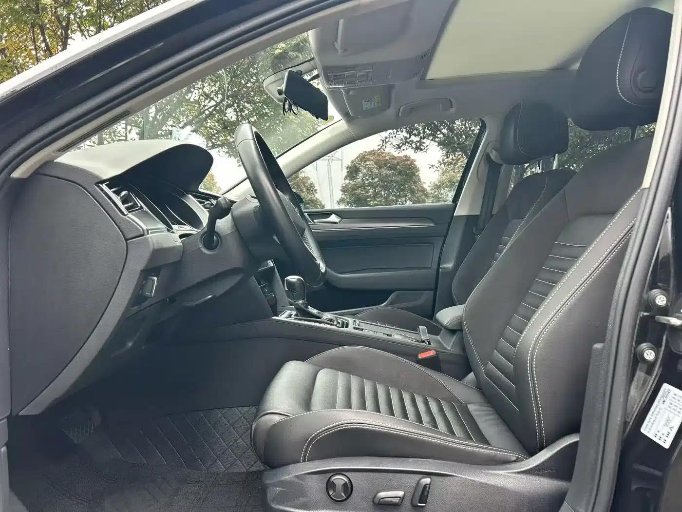 2020 Volkswagen Passat 330TSI DSG Leading Edition — миниатюра 5