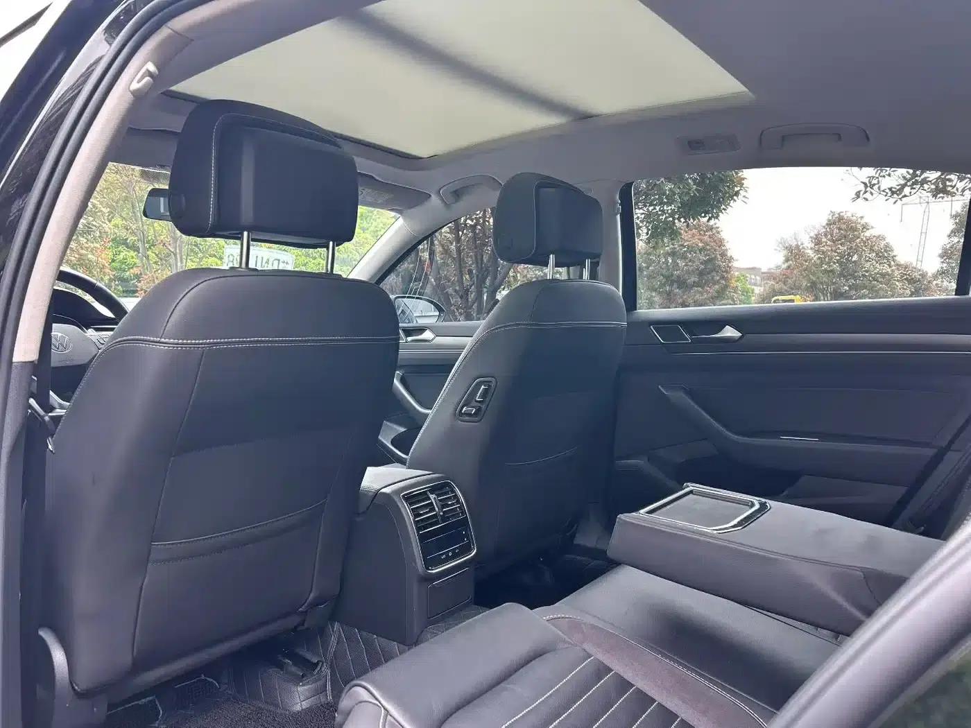 2020 Volkswagen Passat 330TSI DSG Leading Edition — миниатюра 6