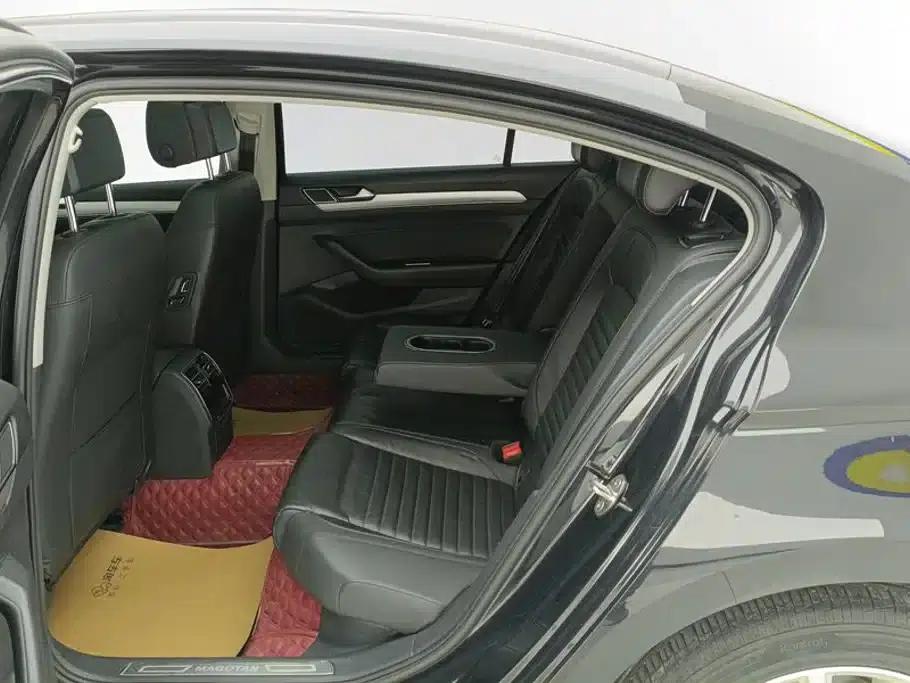 2018 Volkswagen Passat 280TSI DSG Leading Edition — миниатюра 11