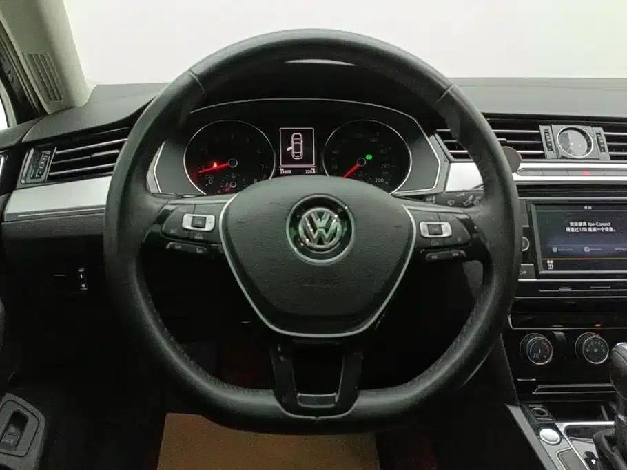 2018 Volkswagen Passat 280TSI DSG Leading Edition — миниатюра 15