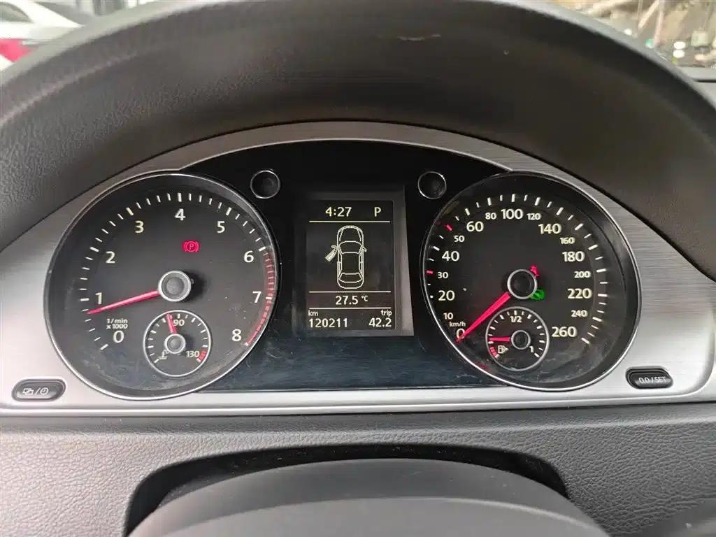 2013 Volkswagen Passat 1.8TSI Leading Edition — миниатюра 11
