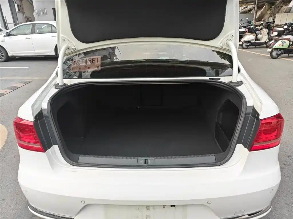 2013 Volkswagen Passat 1.8TSI Leading Edition — миниатюра 16