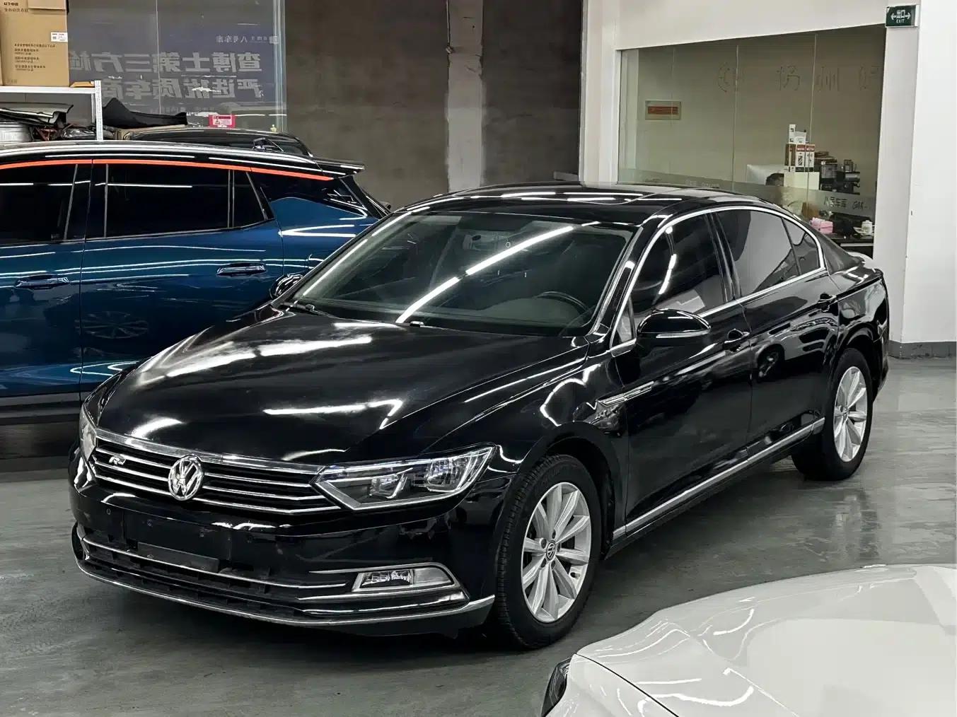 2018 Volkswagen Passat 330TSI DSG Leading Edition — миниатюра 1