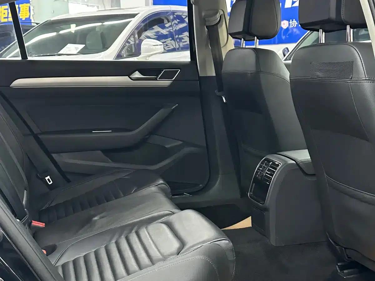 2018 Volkswagen Passat 330TSI DSG Leading Edition — миниатюра 11