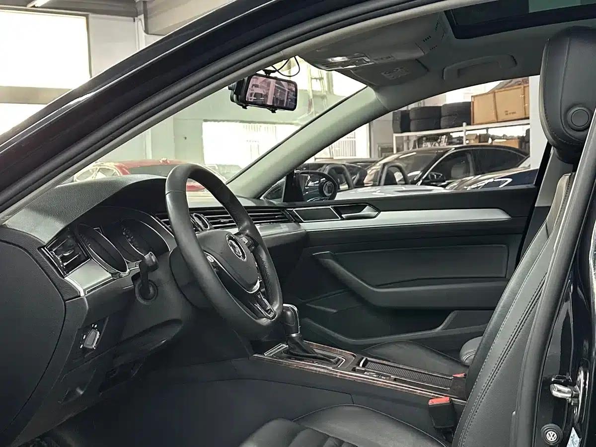2018 Volkswagen Passat 330TSI DSG Leading Edition — миниатюра 6