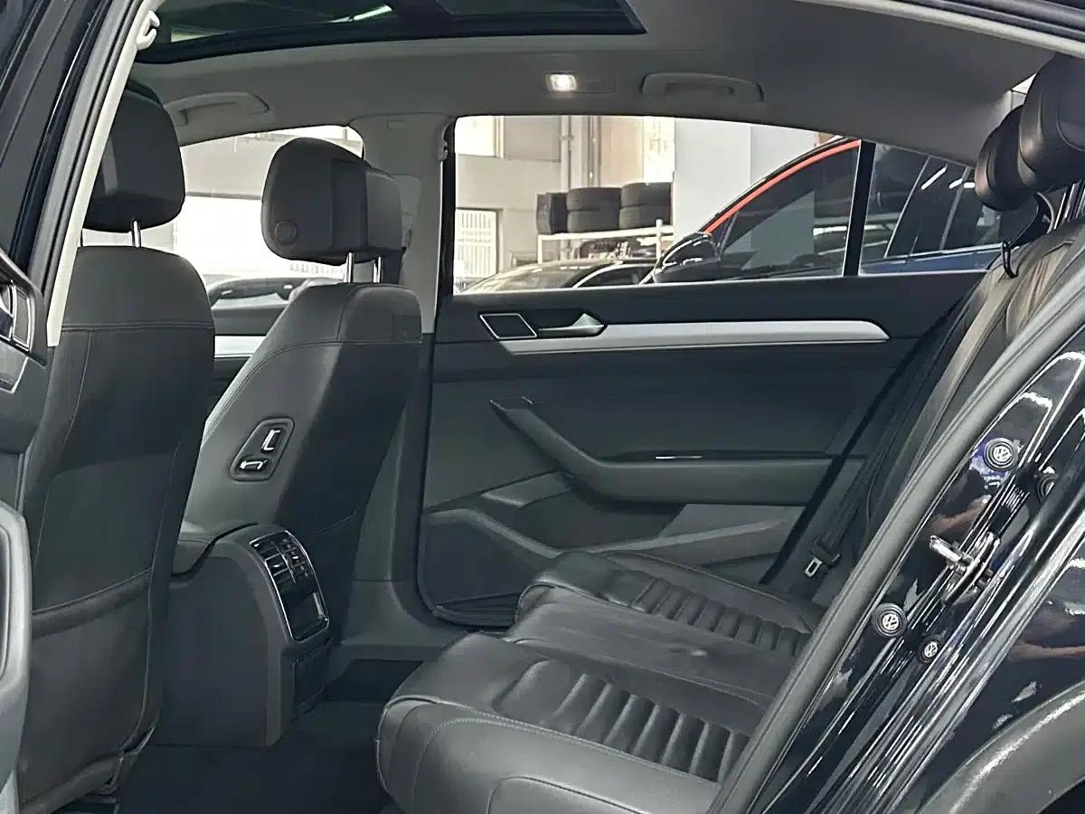 2018 Volkswagen Passat 330TSI DSG Leading Edition — миниатюра 7