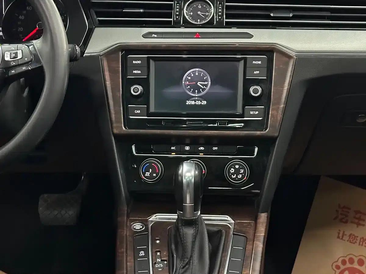 2018 Volkswagen Passat 330TSI DSG Leading Edition — миниатюра 9