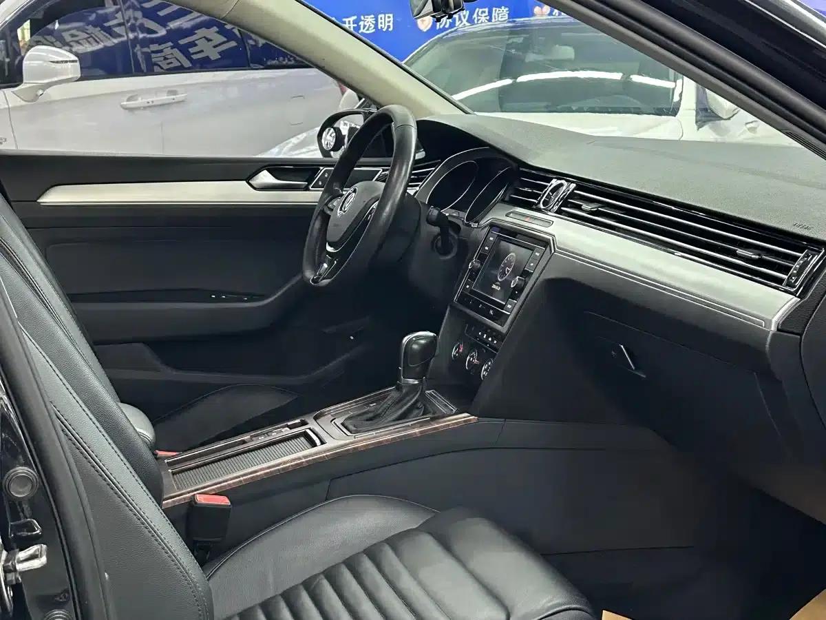 2018 Volkswagen Passat 330TSI DSG Leading Edition — миниатюра 10