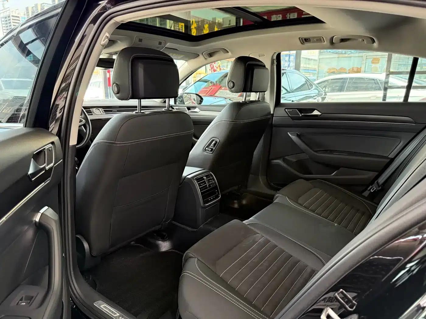 Volkswagen Passat 2021 330TSI DSG 30th Anniversary Edition — миниатюра 6