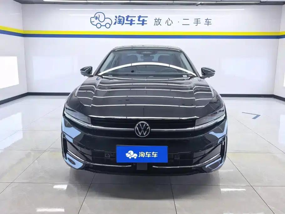 The 2024 Volkswagen Passat 300TSI DSG Premium Edition features a striking package. — миниатюра 2