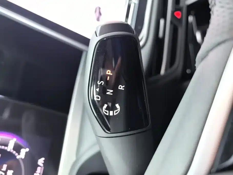 The 2024 Volkswagen Passat 300TSI DSG Premium Edition features a striking package. — миниатюра 16