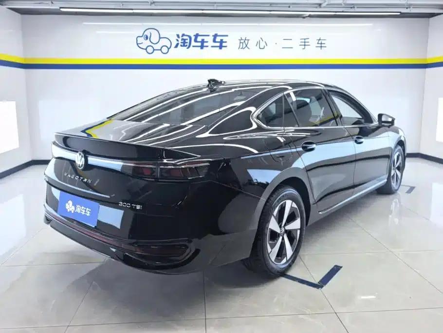 The 2024 Volkswagen Passat 300TSI DSG Premium Edition features a striking package. — миниатюра 3