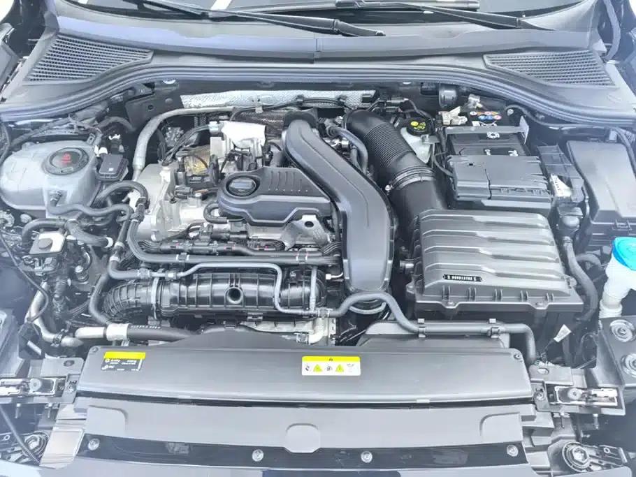 The 2024 Volkswagen Passat 300TSI DSG Premium Edition features a striking package. — миниатюра 10