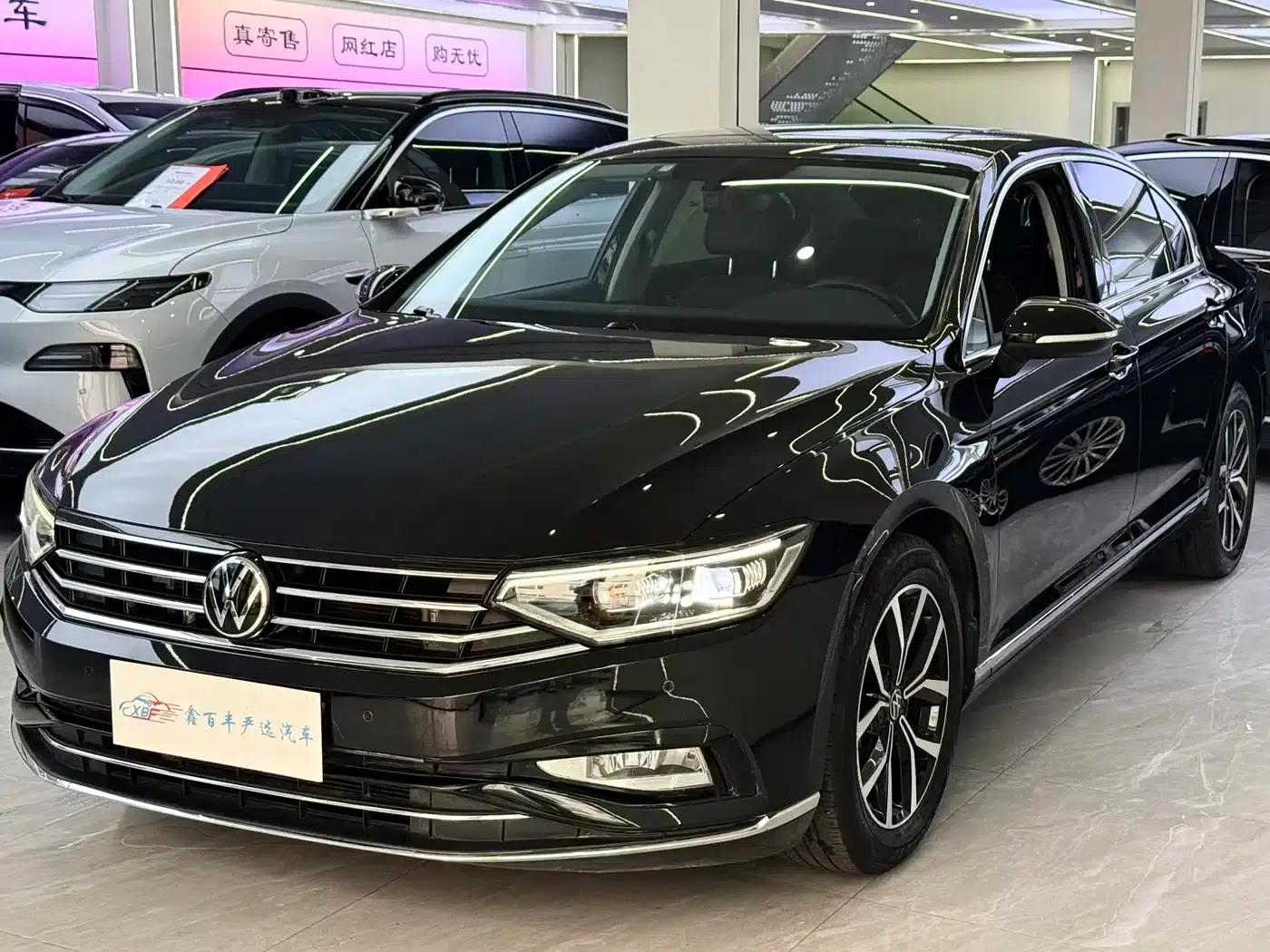 2020 Volkswagen Passat 330TSI DSG Leading Edition — миниатюра 1