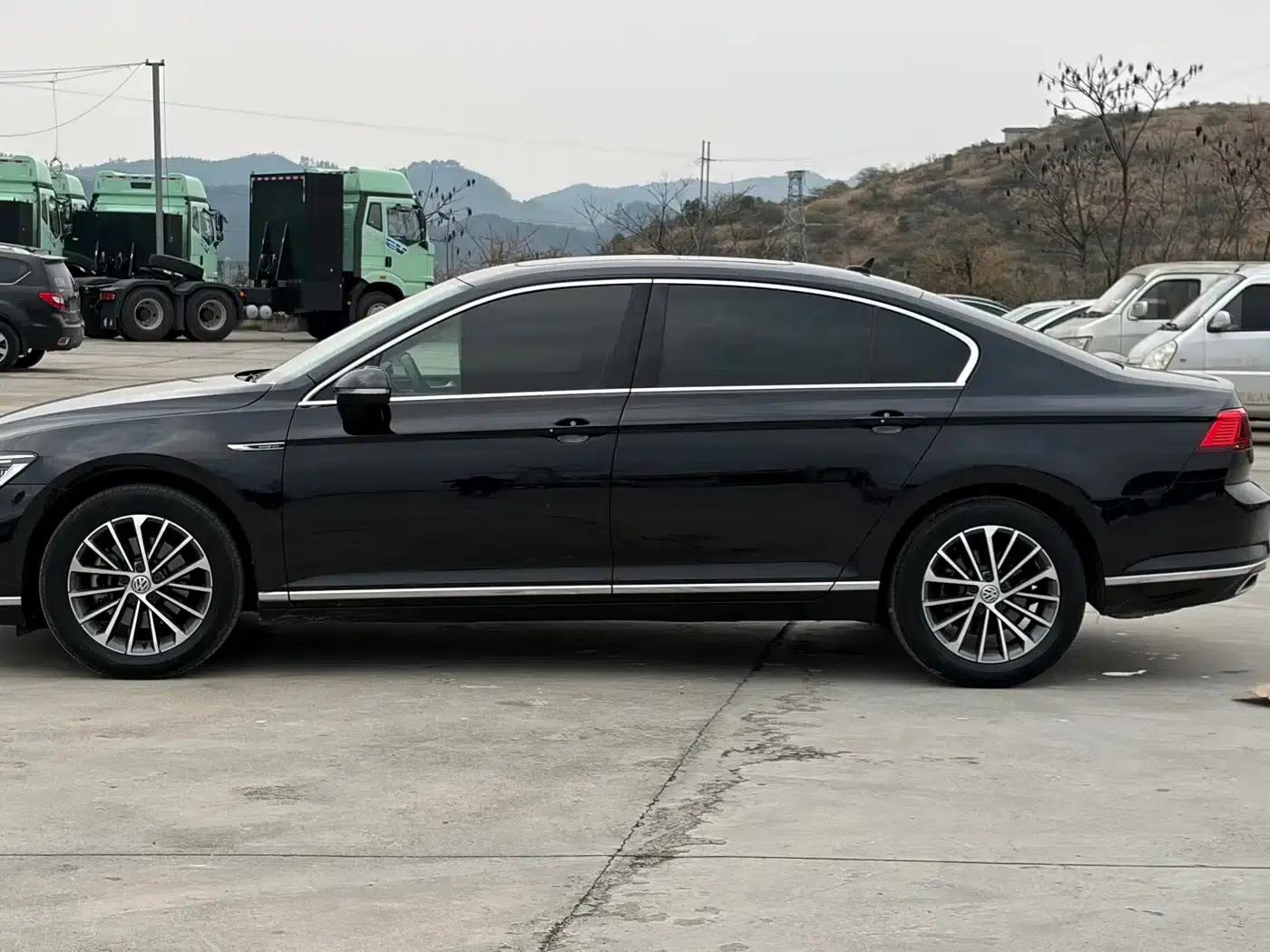 2019 Volkswagen Magotan 330TSI DSG Luxury Edition (China VI Emission Standard) — миниатюра 4