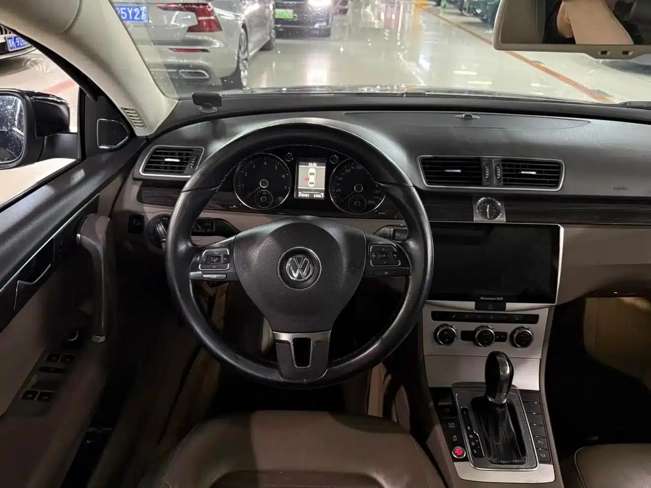 2012 Volkswagen Passat Facelift 2.0TSI Premium Model — миниатюра 3