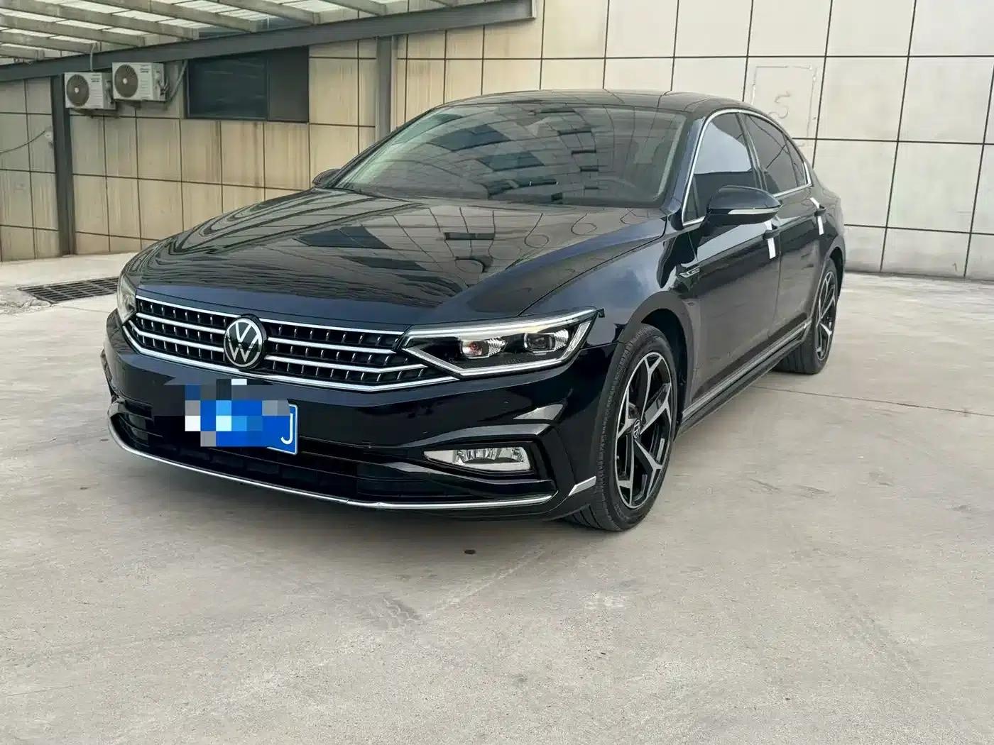 Volkswagen Magotan 2023 2 Millionth Unit Commemorative Edition 330TSI DSG Luxury — миниатюра 1