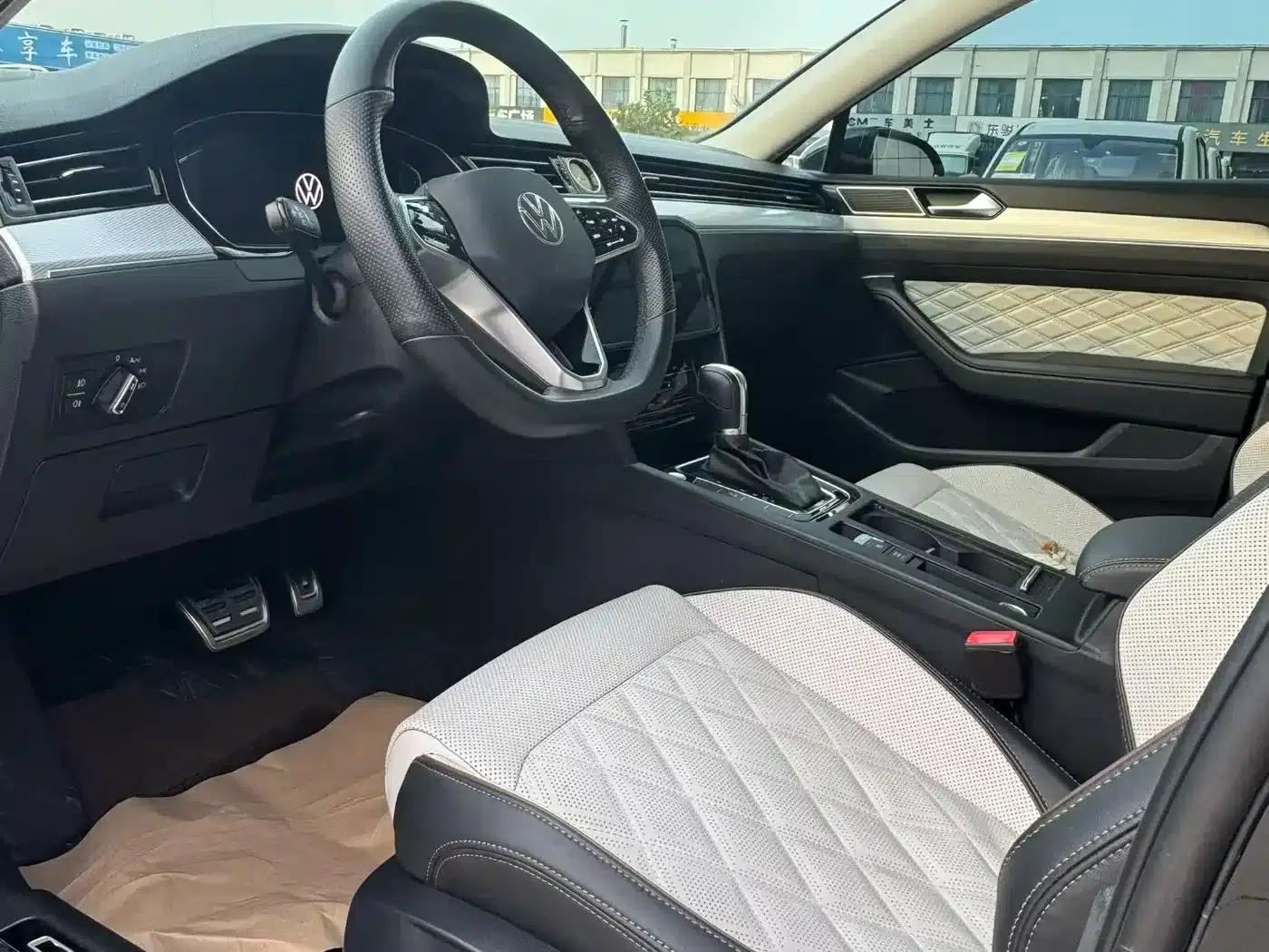 Volkswagen Magotan 2023 2 Millionth Unit Commemorative Edition 330TSI DSG Luxury — миниатюра 6