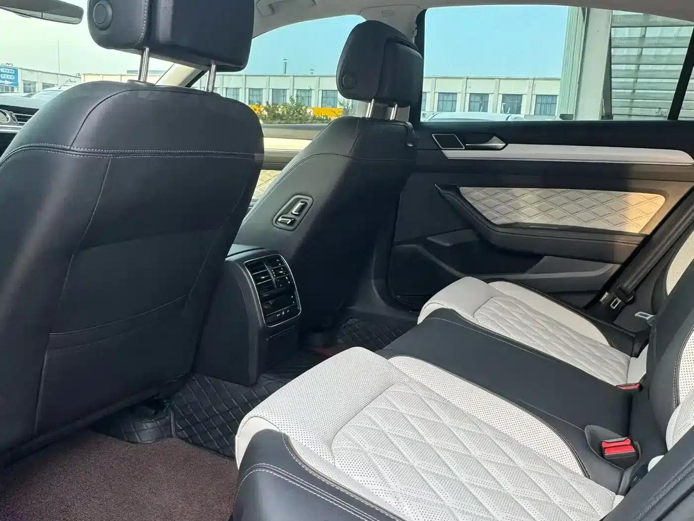 Volkswagen Magotan 2023 2 Millionth Unit Commemorative Edition 330TSI DSG Luxury — миниатюра 7