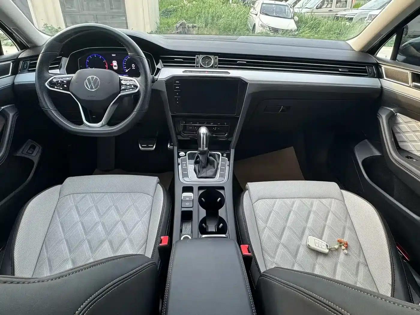 Volkswagen Magotan 2023 2 Millionth Unit Commemorative Edition 330TSI DSG Luxury — миниатюра 9
