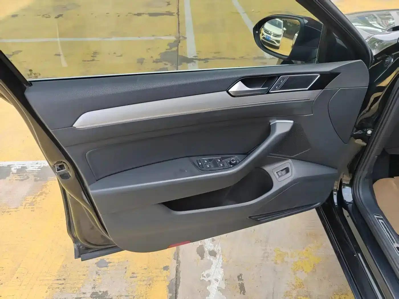 2018 Volkswagen Passat 330TSI DSG Leading Edition — миниатюра 6