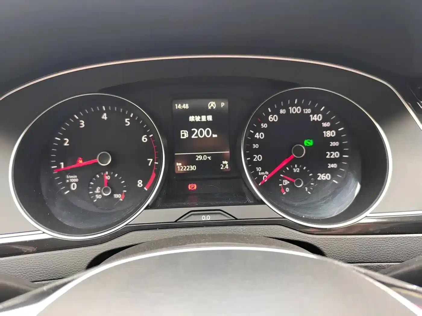 2018 Volkswagen Passat 330TSI DSG Leading Edition — миниатюра 9