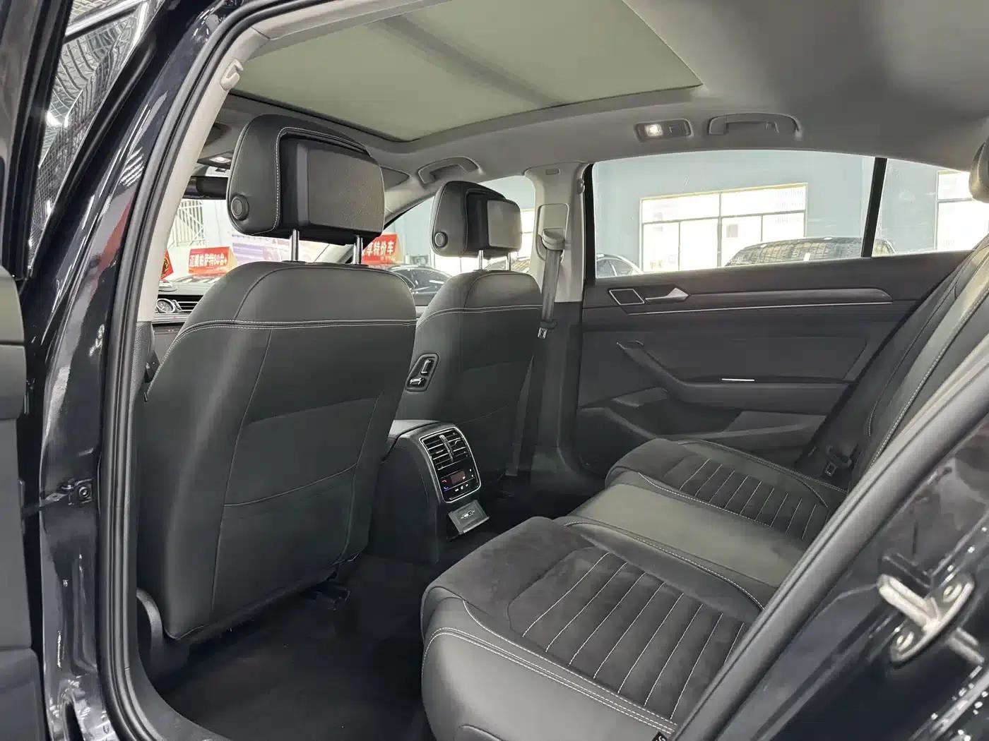 Volkswagen Passat 2021 330TSI DSG 30th Anniversary Edition — миниатюра 5