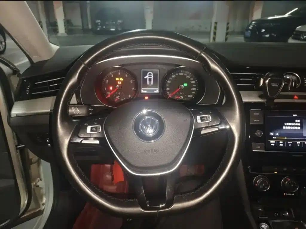 2018 Volkswagen Passat 330TSI DSG Leading Edition — миниатюра 14
