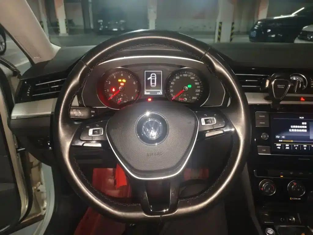 2018 Volkswagen Passat 330TSI DSG Leading Edition — миниатюра 3