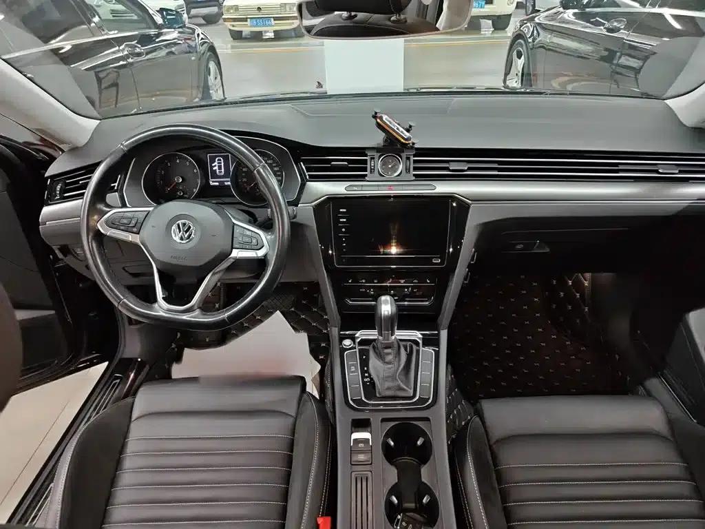 2020 Volkswagen Passat 330TSI DSG Leading Edition — миниатюра 10