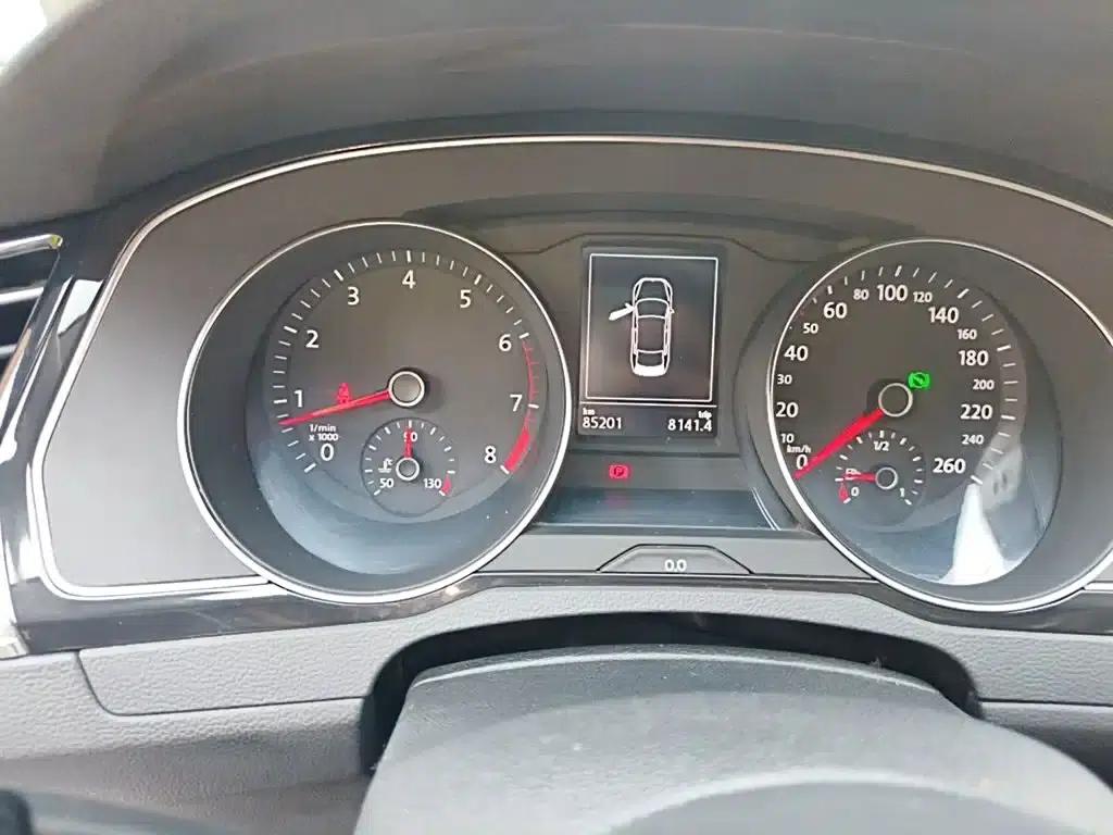 2017 Volkswagen Magotan 330TSI DSG Leading Edition — миниатюра 5