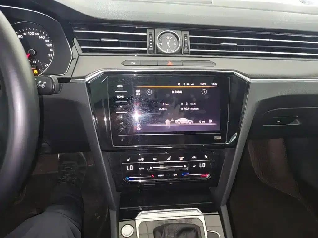 2020 Volkswagen Passat 330TSI DSG Leading Edition — миниатюра 13