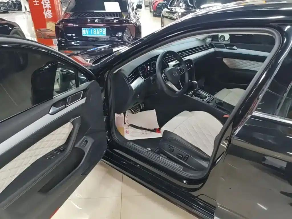 2025 Volkswagen Magotan Facelift Edition, 330TSI DSG Luxury Model — миниатюра 16