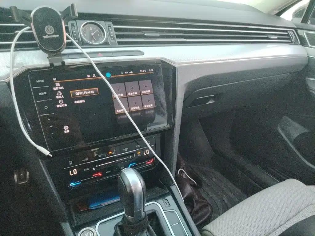 Volkswagen Magotan 2023 2 Millionth Unit Commemorative Edition 330TSI DSG Luxury — миниатюра 6