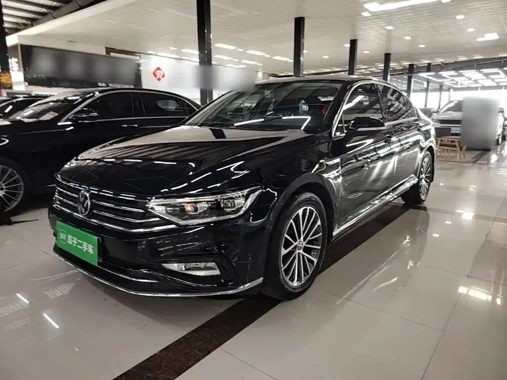 2020 Volkswagen Passat 330TSI DSG Luxury — миниатюра 1