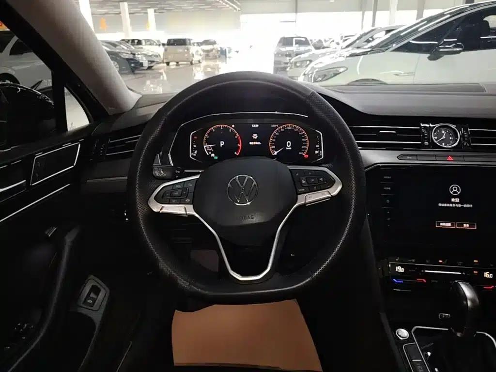 2020 Volkswagen Passat 330TSI DSG Luxury — миниатюра 11