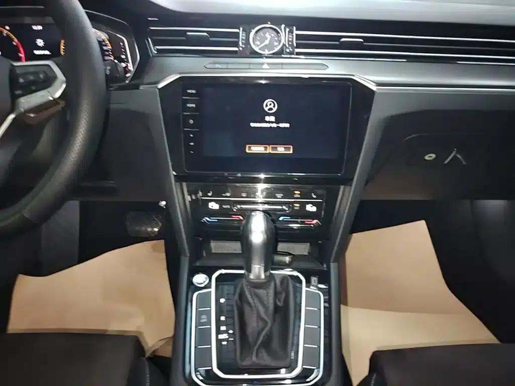 2020 Volkswagen Passat 330TSI DSG Luxury — миниатюра 13