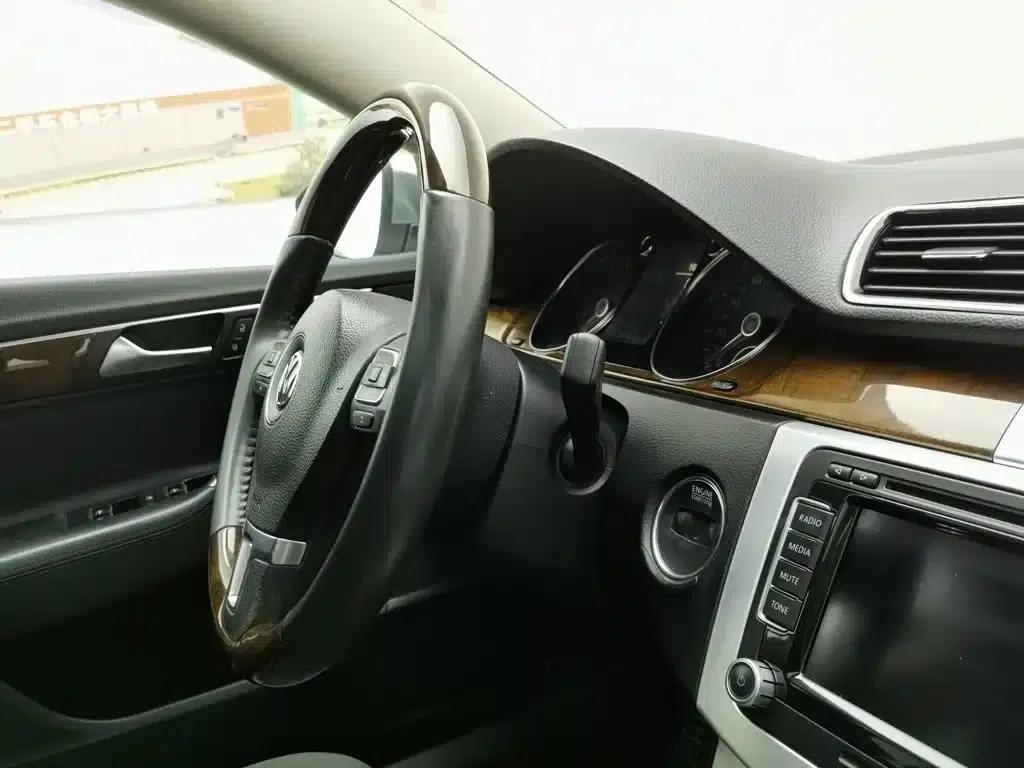 2012 Imported Volkswagen Passat Touring Edition 2.0TSI Comfort — миниатюра 22