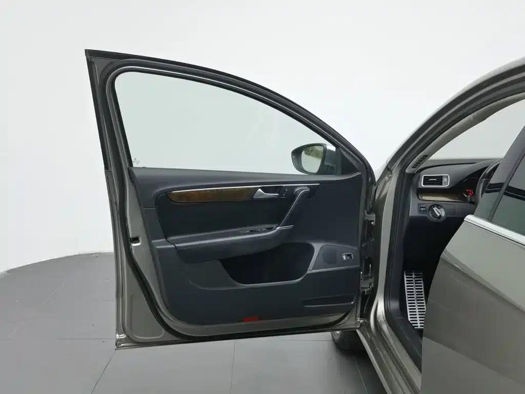2012 Imported Volkswagen Passat Touring Edition 2.0TSI Comfort — миниатюра 8