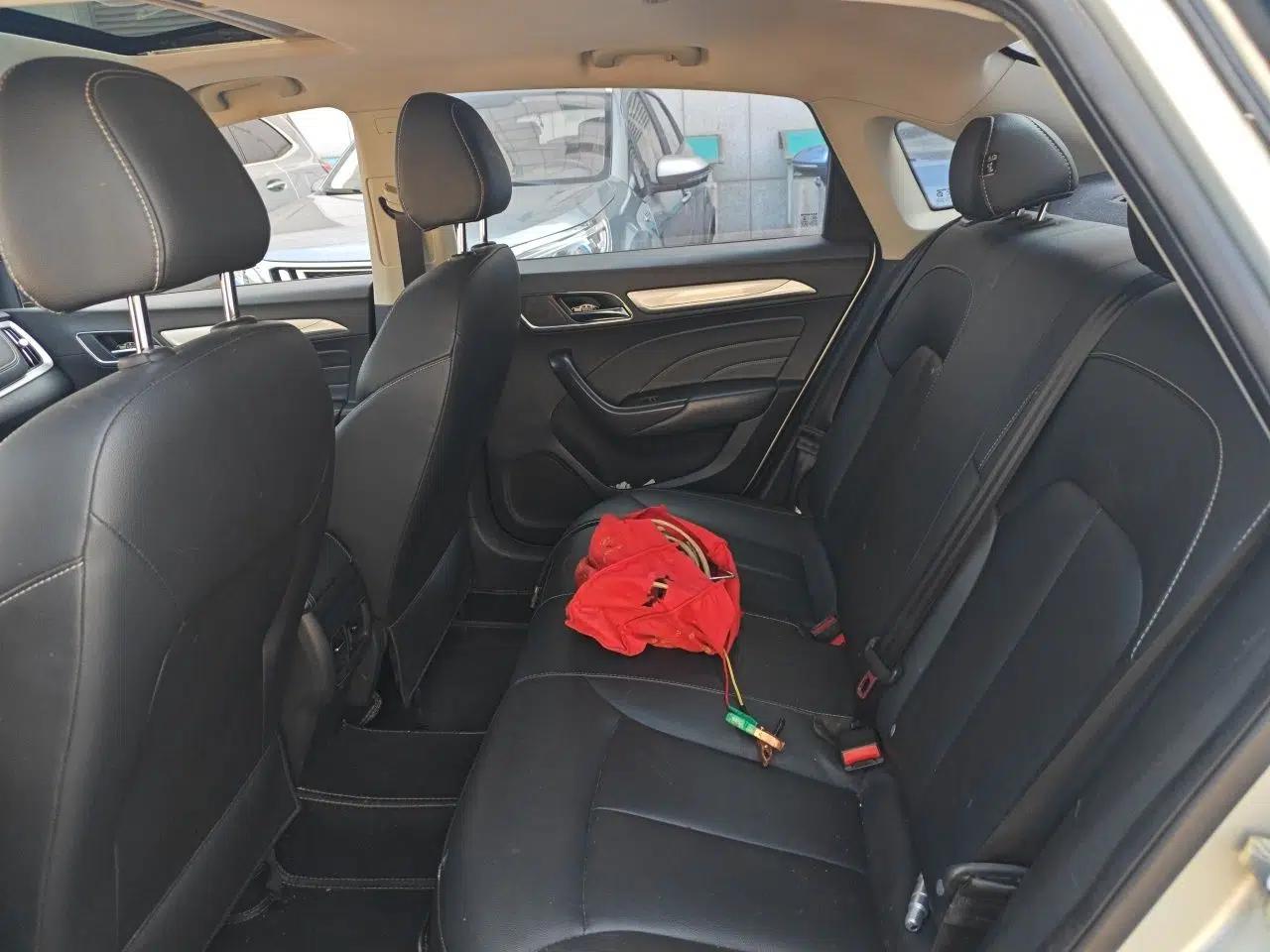 Roewe i6 New Energy 2017 45T Hybrid Connect & Smart Enjoyment Edition — миниатюра 17