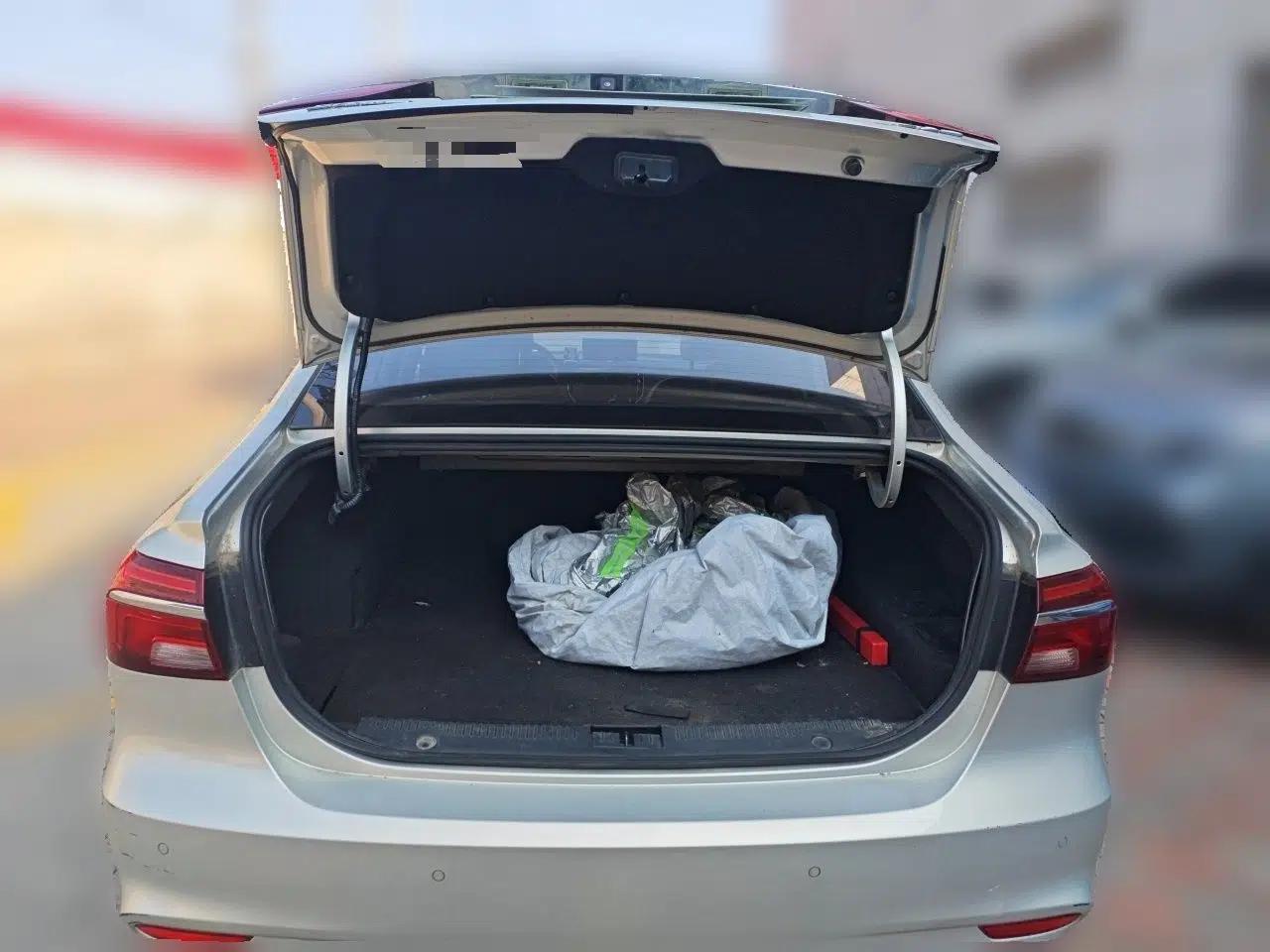 Roewe i6 New Energy 2017 45T Hybrid Connect & Smart Enjoyment Edition — миниатюра 19