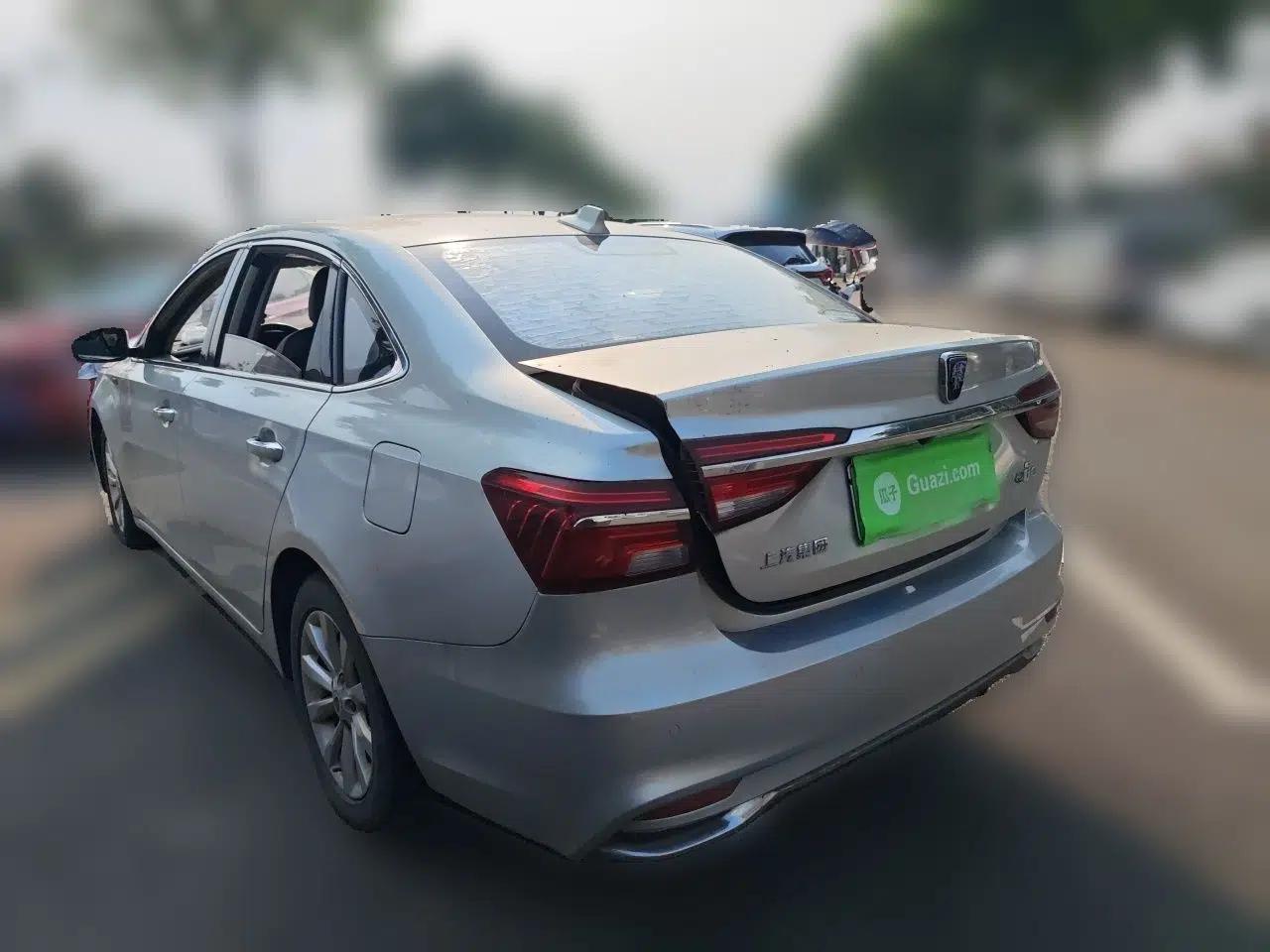 Roewe i6 New Energy 2017 45T Hybrid Connect & Smart Enjoyment Edition — миниатюра 4