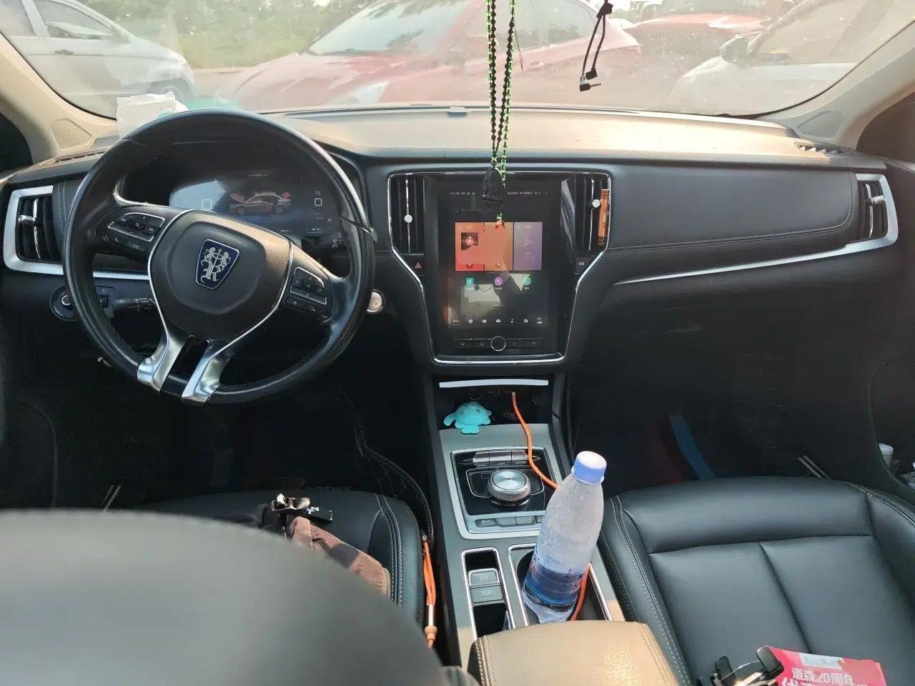 Roewe i6 New Energy 2017 45T Hybrid Connect & Smart Enjoyment Edition — миниатюра 9