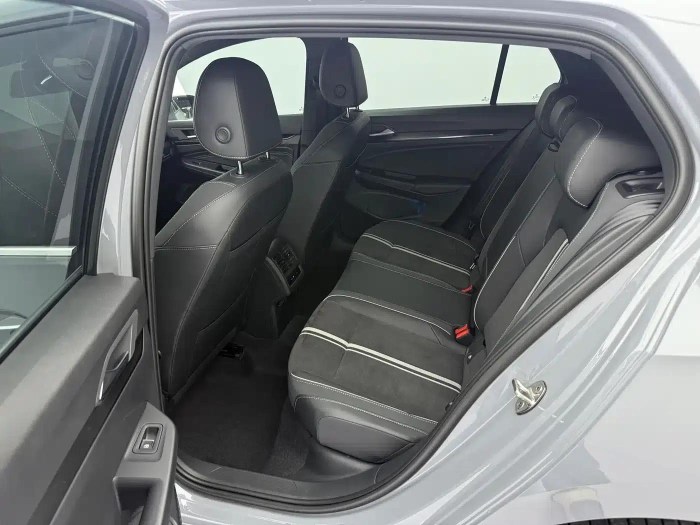 2023 Golf 280TSI DSG R-Line — миниатюра 12