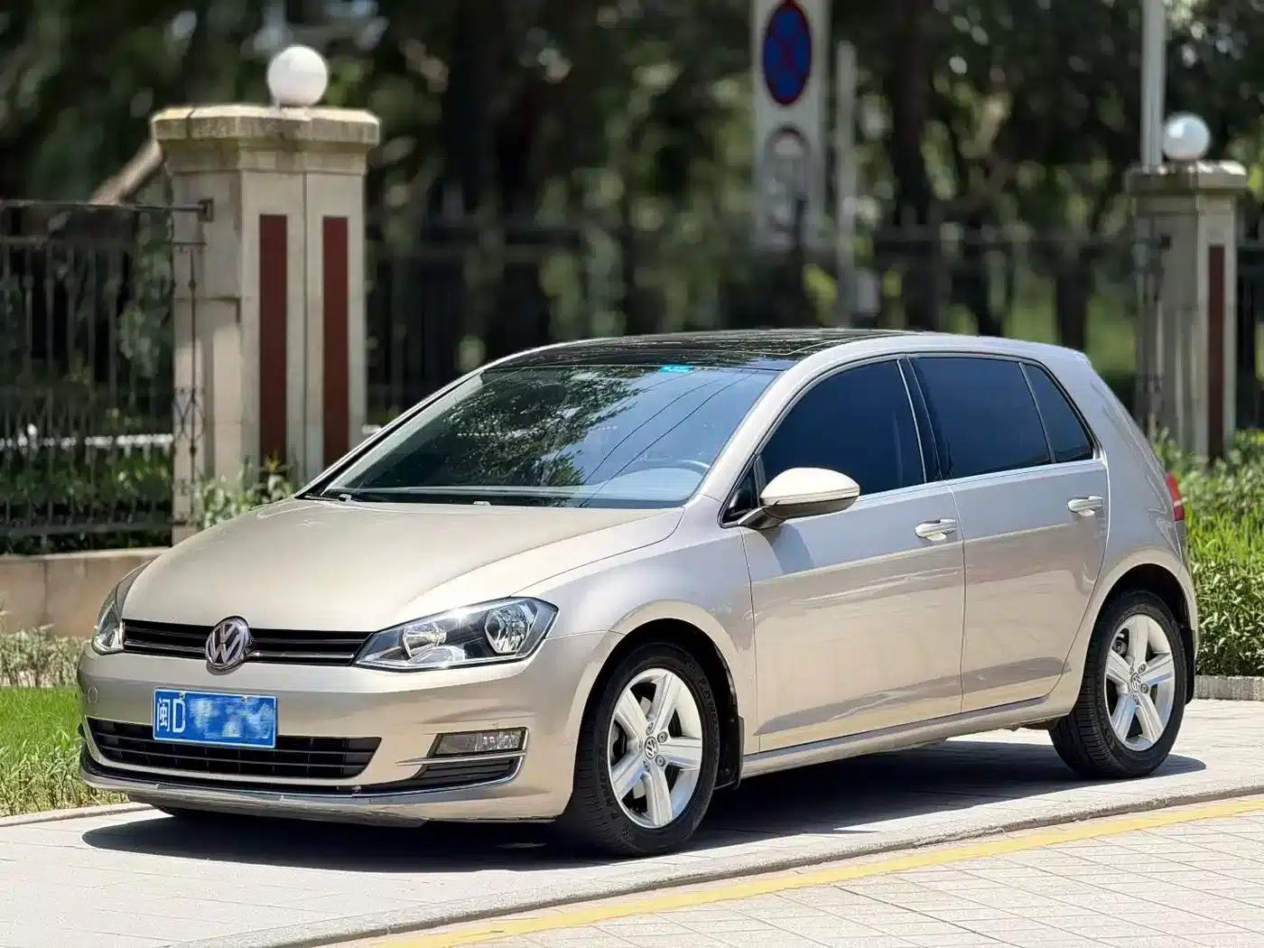 2014 Golf 1.4TSI Automatic Luxury — миниатюра 1