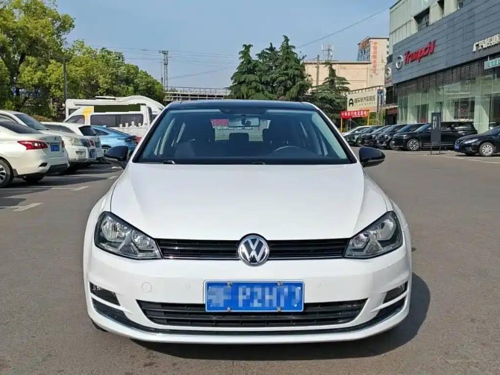 2017 Golf 1.6L Automatic Comfort Millionth Unit Commemorative Edition — миниатюра 2